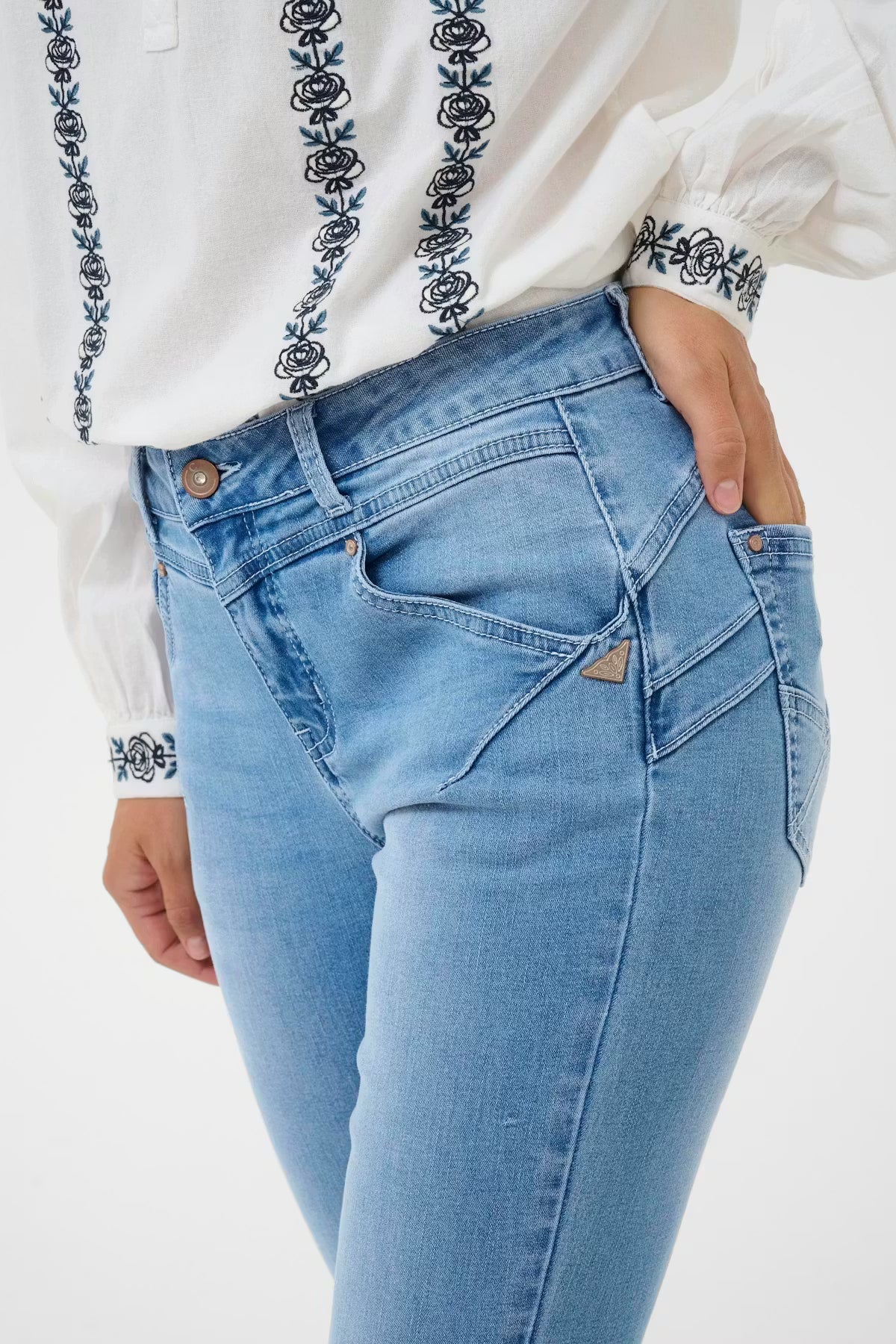 Cream CR Amalie bootcut Jeans Shape Fit LH Blue